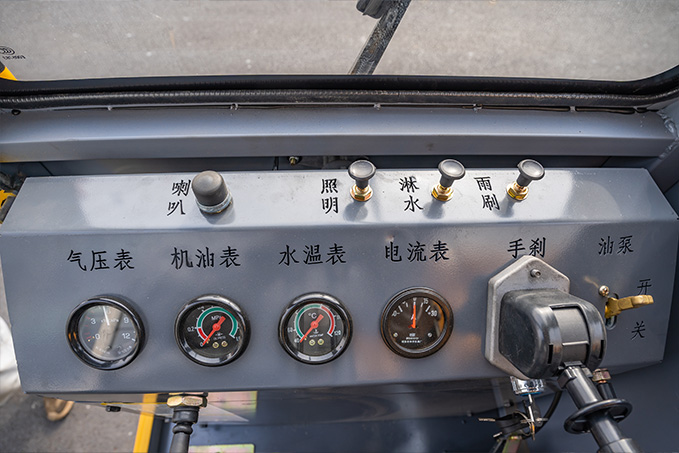 HW6000L履带运输车仪表盘